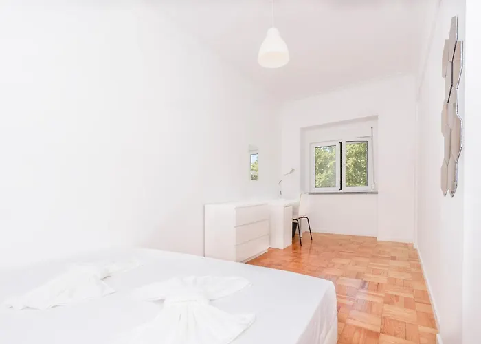Houze Spacious 4 Bedroom Flat Near Zoo Lejlighed Lisboa
